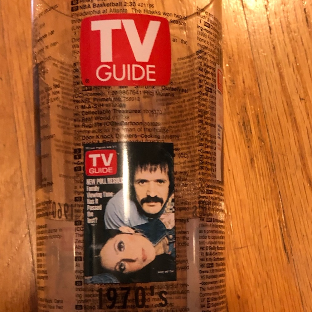 💕$5 with bundle💕🌸Vintage TV Guide Advertisement Glass🌸